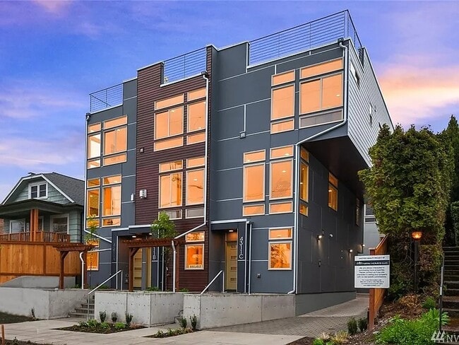 Building Photo - 4311A Whitman Ave N