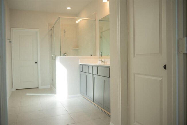 Building Photo - 756 Lake Lacosta Dr