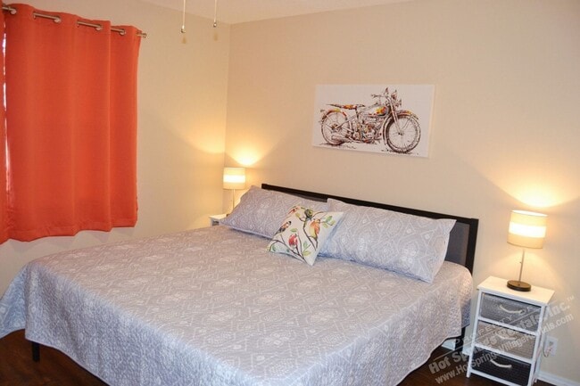 Building Photo - West Gate Area | Home | Furnished