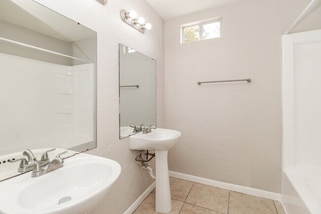 Building Photo - 17803 Villa Way Dr