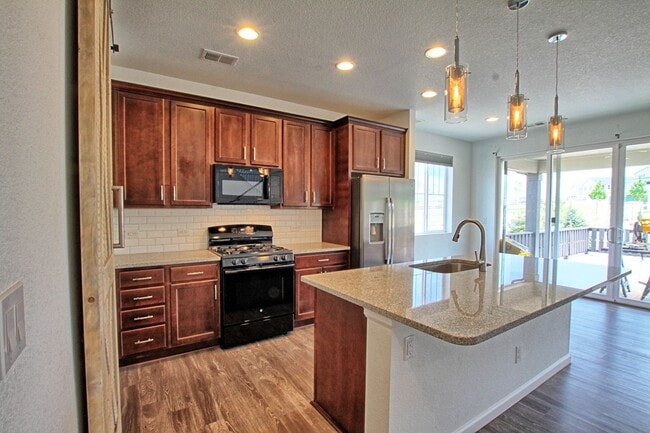 Building Photo - 3 bed 2.5 bath Crystal Valley Ranch home b...