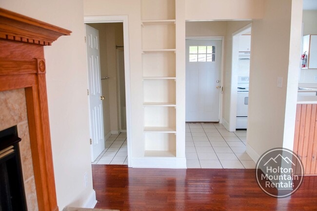 Building Photo - Kensington Meadows - Semi View Downstairs