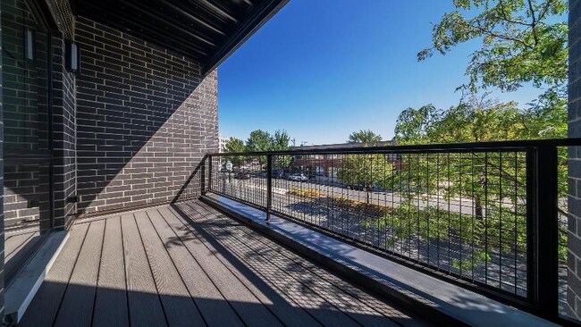 Building Photo - 2024 W Irving Park Rd