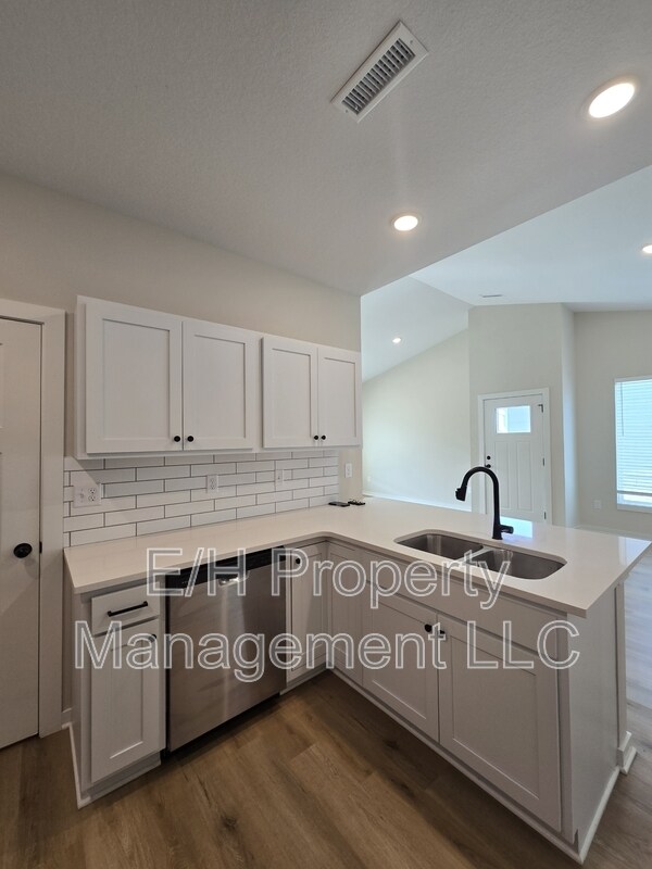 Building Photo - 12195 Fennec St
