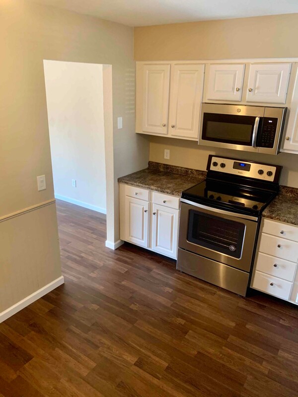 Building Photo - 2755 Pin Oak Dr