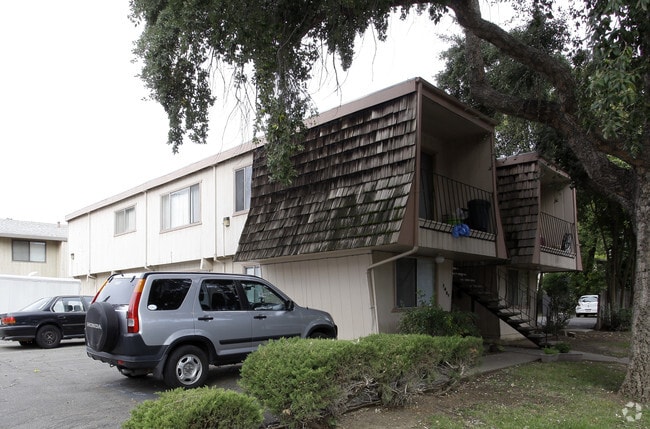 Primary Photo - 1421 Drake Dr