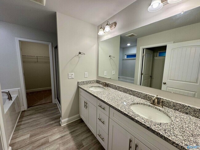 Building Photo - 108 Bingham Wy