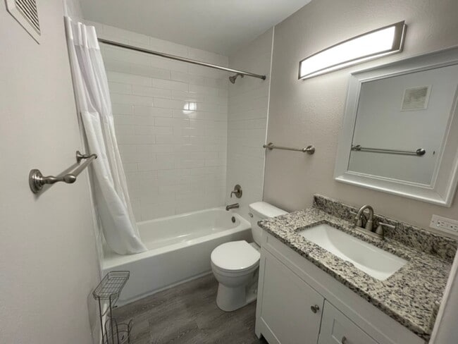 Building Photo - ANNUAL RENTAL - OASIS- 1 BED/1BATH