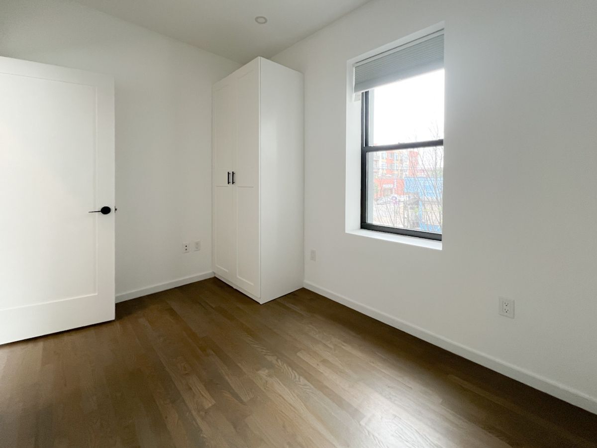 Building Photo - STEINWAY STREET