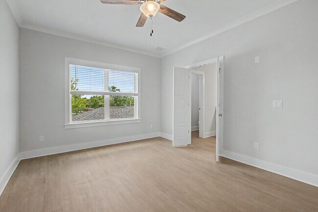 Building Photo - 4065 Four Oaks Blvd