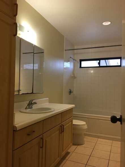 Building Photo - 28 Kainehe St