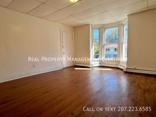 Building Photo - 246 Cumberland St