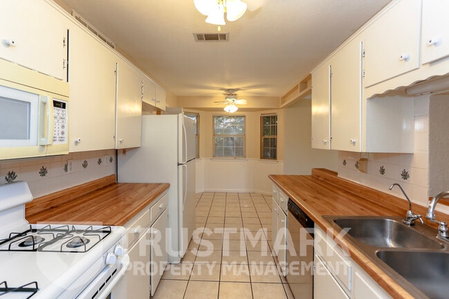 Building Photo - 417 Cottonwood Dr