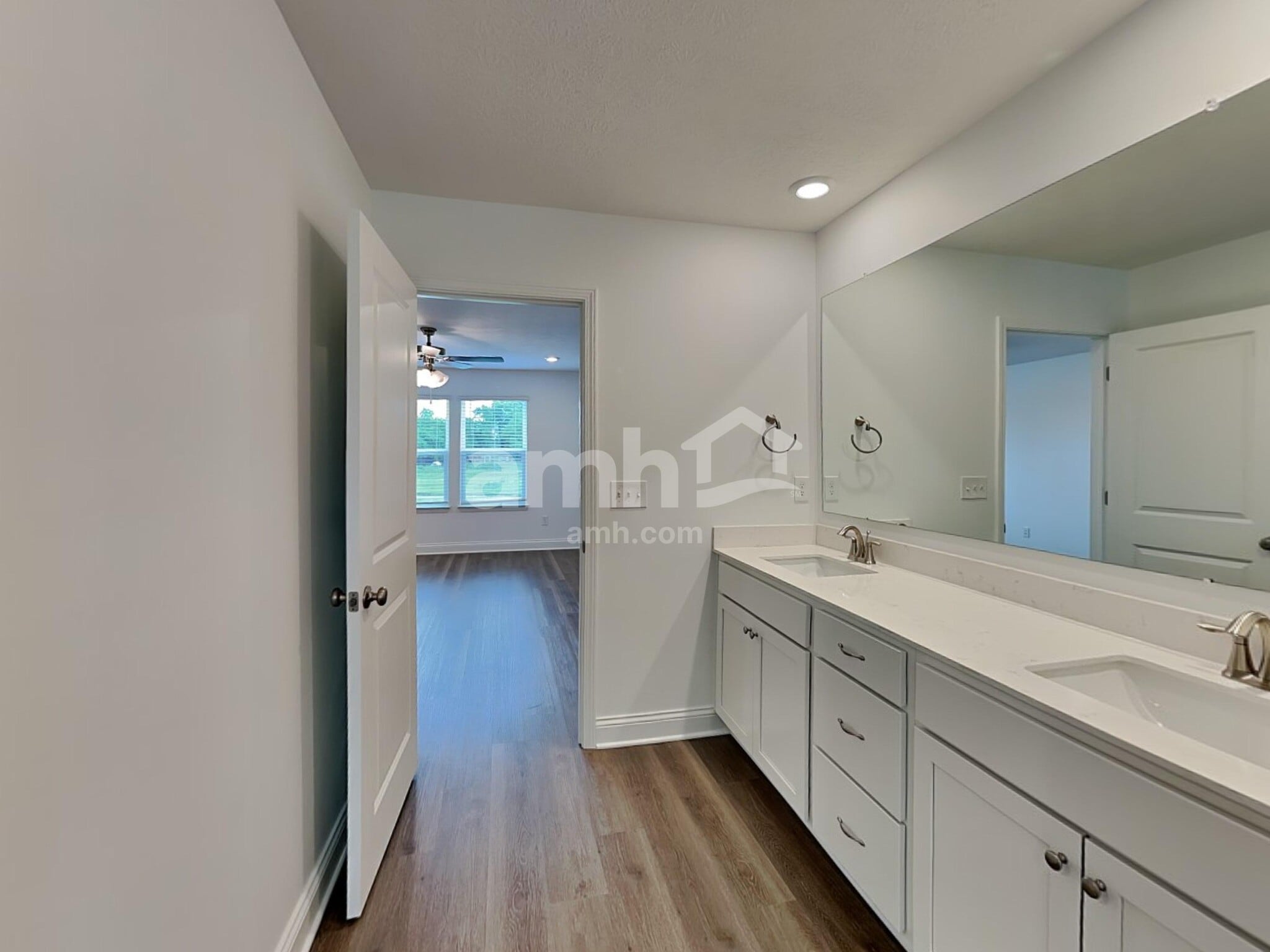 Building Photo - 9202 Henley Ave