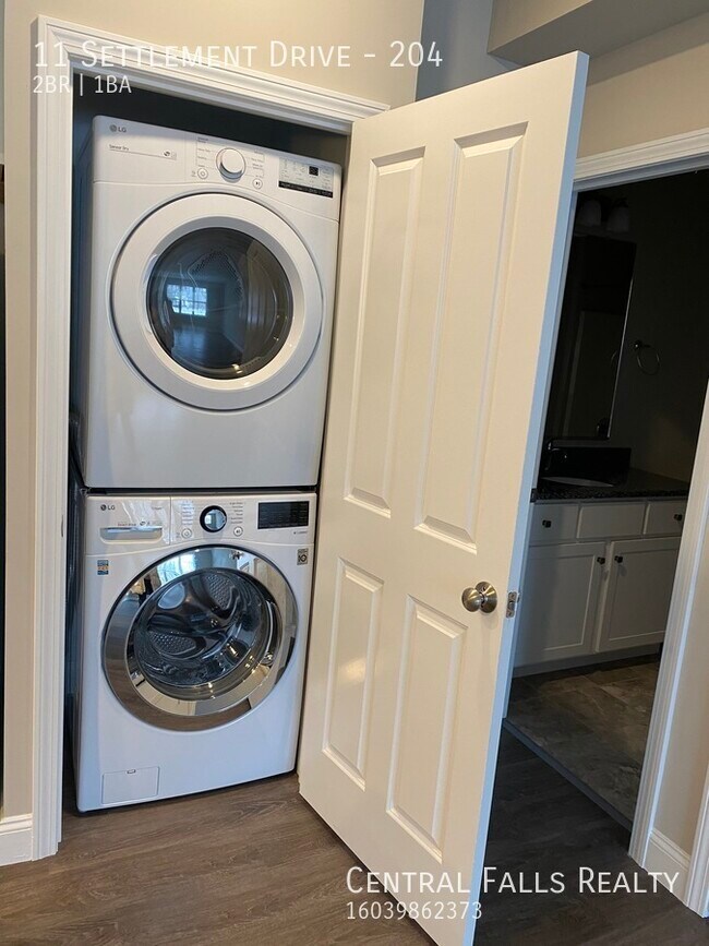 Building Photo - 11 Settlement Dr