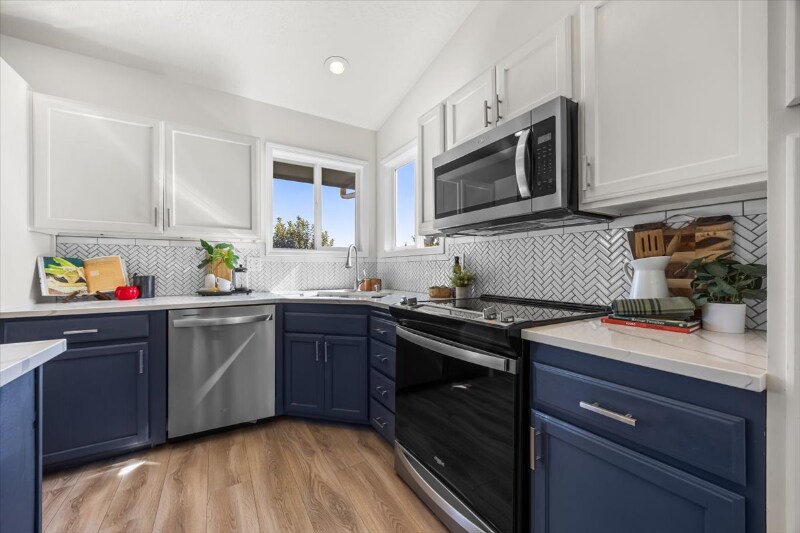 Building Photo - 5174 N Rothmans Ave