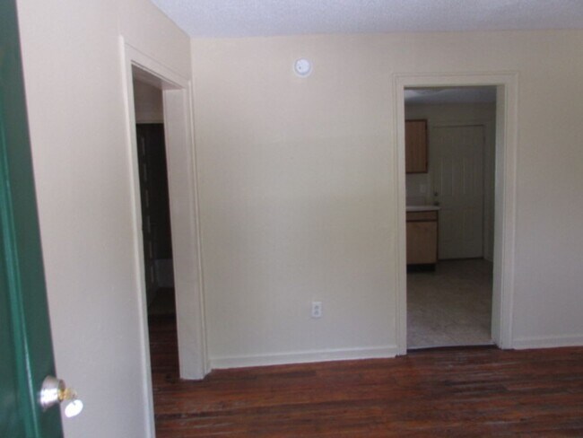 Building Photo - 123 Dixie Dr