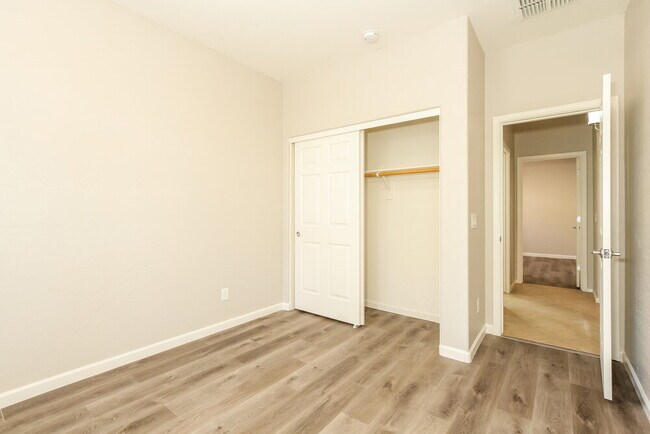 Building Photo - 2523 W Amber Sun Dr