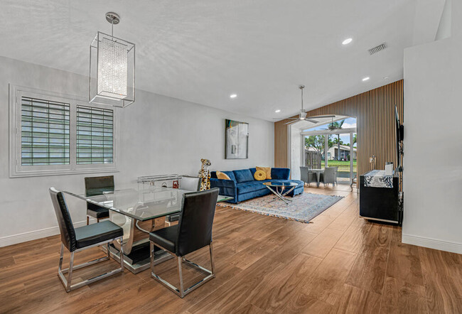 Building Photo - 9725 Cherry Blossom Ct