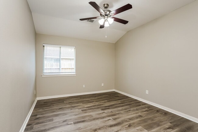 Building Photo - 403 Magnolia Estates Dr