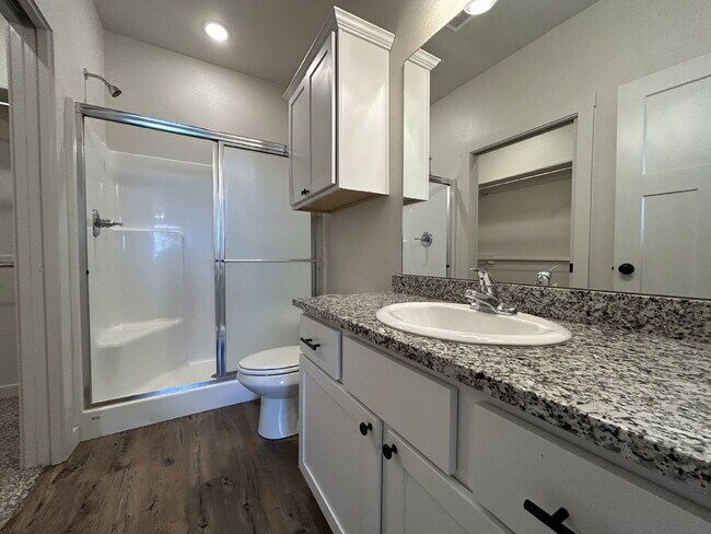 Building Photo - A 2 Bedroom, 2 Bath waiting to be called y...