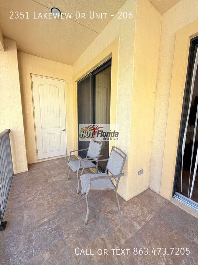 Building Photo - 2351 Lakeview Dr