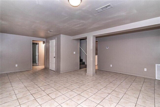 Building Photo - 328 S Duncan Ave