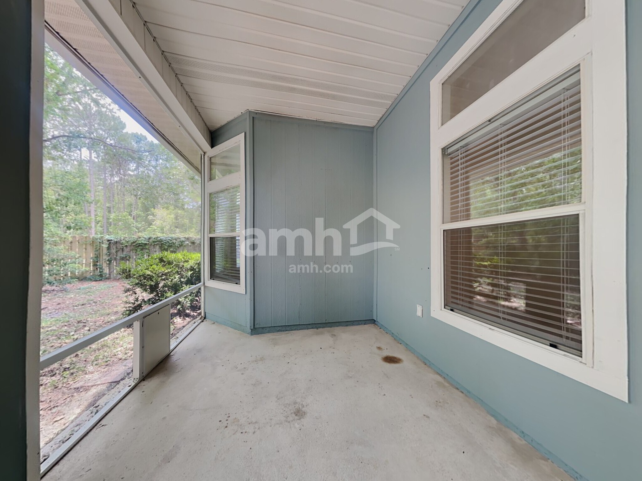 Building Photo - 357 Maplewood Dr