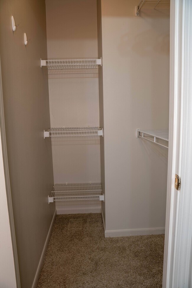 Building Photo - 100 N Rdg Dr