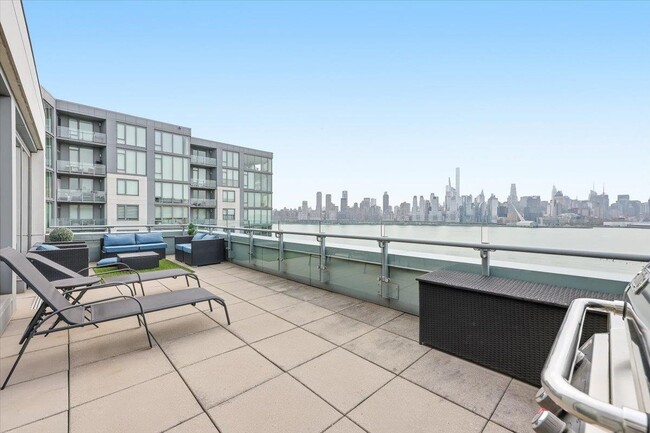 Building Photo - 9 Ave at Port Imperial