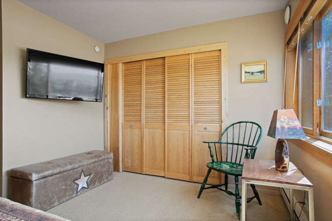 Building Photo - 1550 Amble Dr