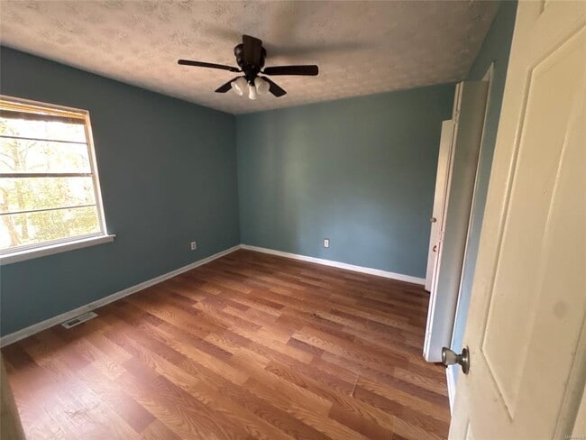 Building Photo - 813 Azalea St