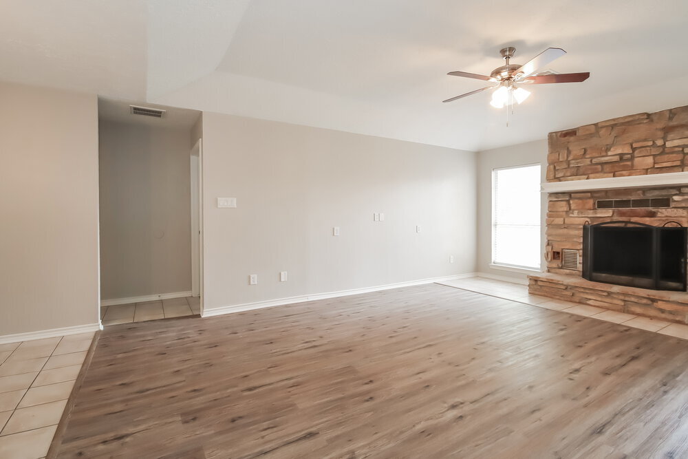Building Photo - 9695 Twin Shores Dr