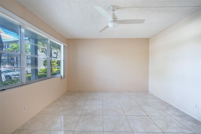 Building Photo - 400 SW 134th Way