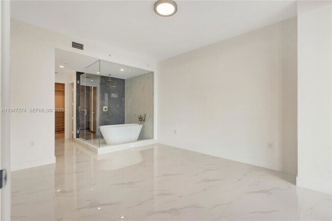 Building Photo - 700 NE 24th St