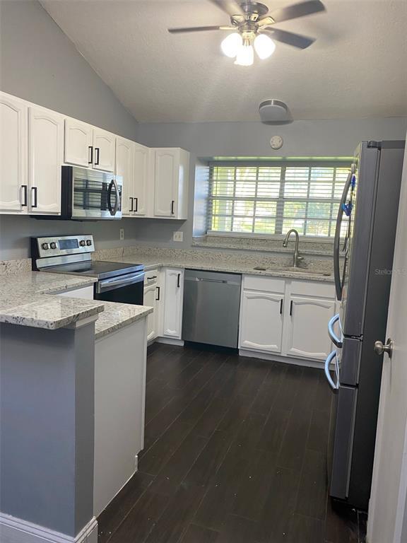 Building Photo - 303 Silver Pine Dr