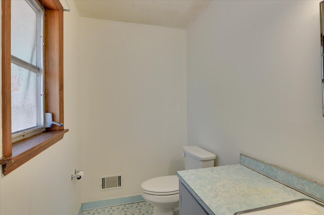 Building Photo - 1114 Terrace Cir