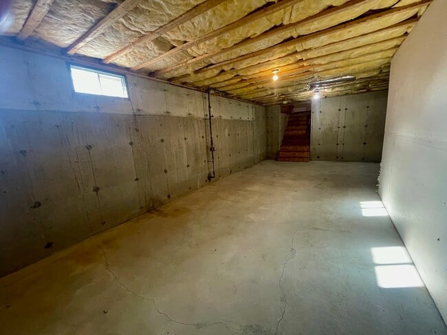 Building Photo - 27 Weare Rd