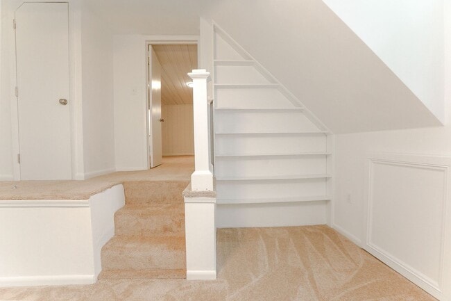 Building Photo - Beautiful Lake Home Rental in Norfolk!