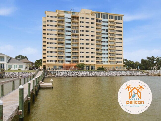 Building Photo - 825 Bayshore Dr
