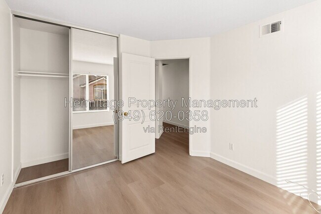 Building Photo - 51 Avanzare