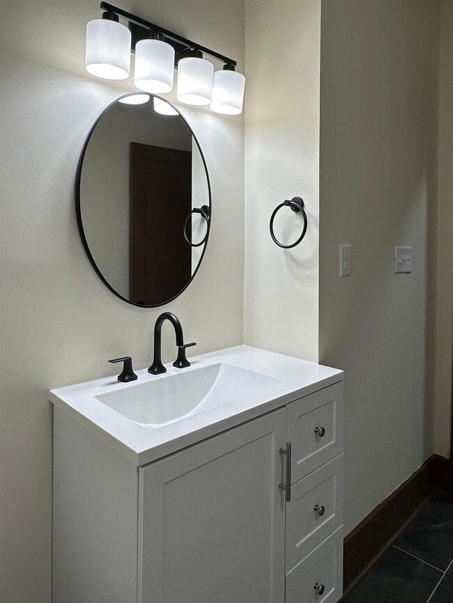 Building Photo - 492 Lundee St