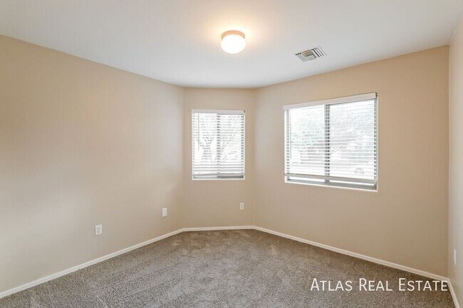 Building Photo - 4133 E Shadow Branch Dr