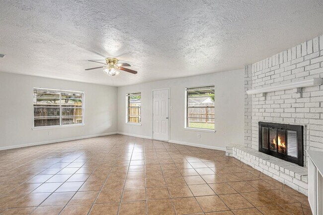 Building Photo - 9418 Spiralwood Ln