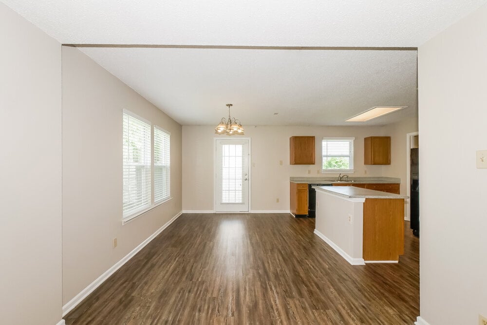 Building Photo - 2282 Shadowbrook Dr