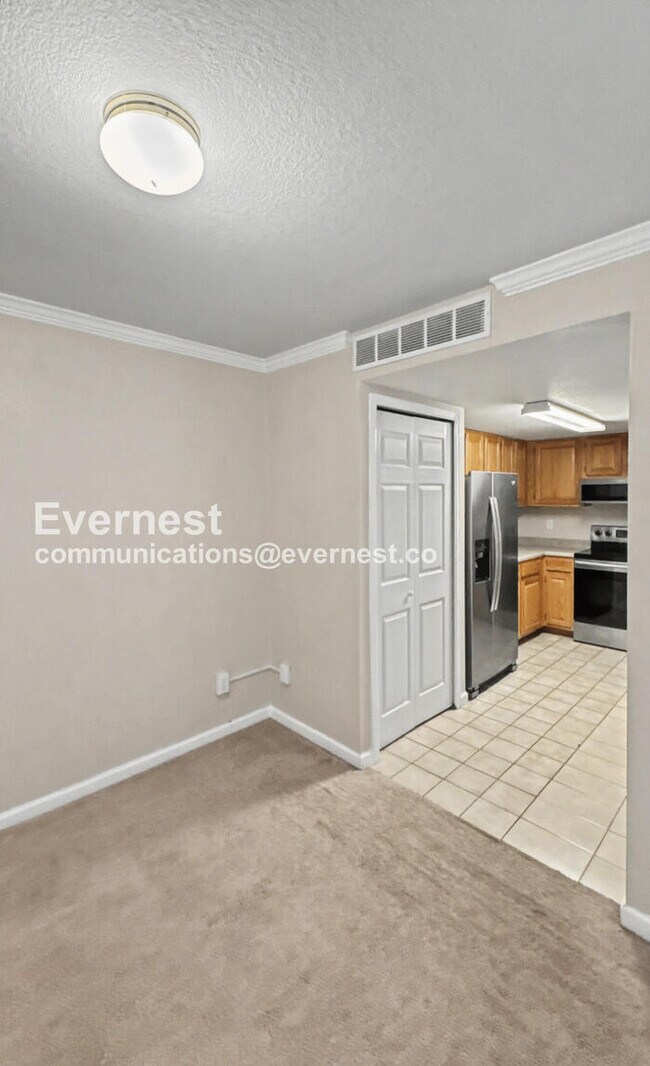 Building Photo - Modern Comfort Meets Mountain Views / 3 beds & 2 Bath / Coming Soon!