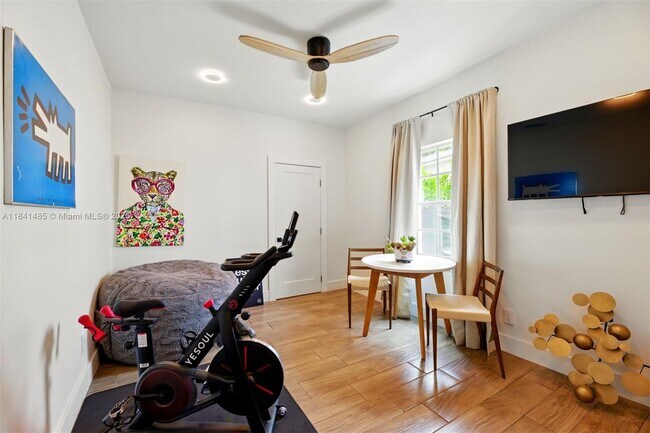 Building Photo - 1363 Biarritz Dr