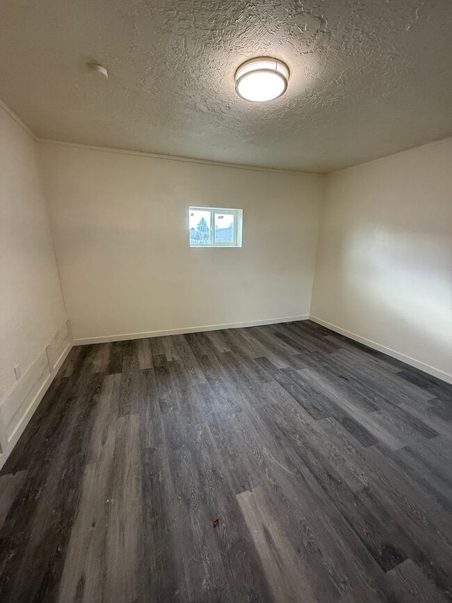 Building Photo - 3 Bedroom 1 Bath House