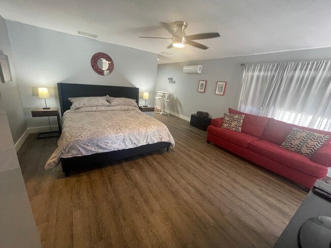 Hybrid King size bed - 433 Homer Ave