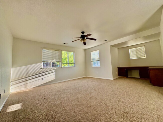 Building Photo - 4141 Aragon Way